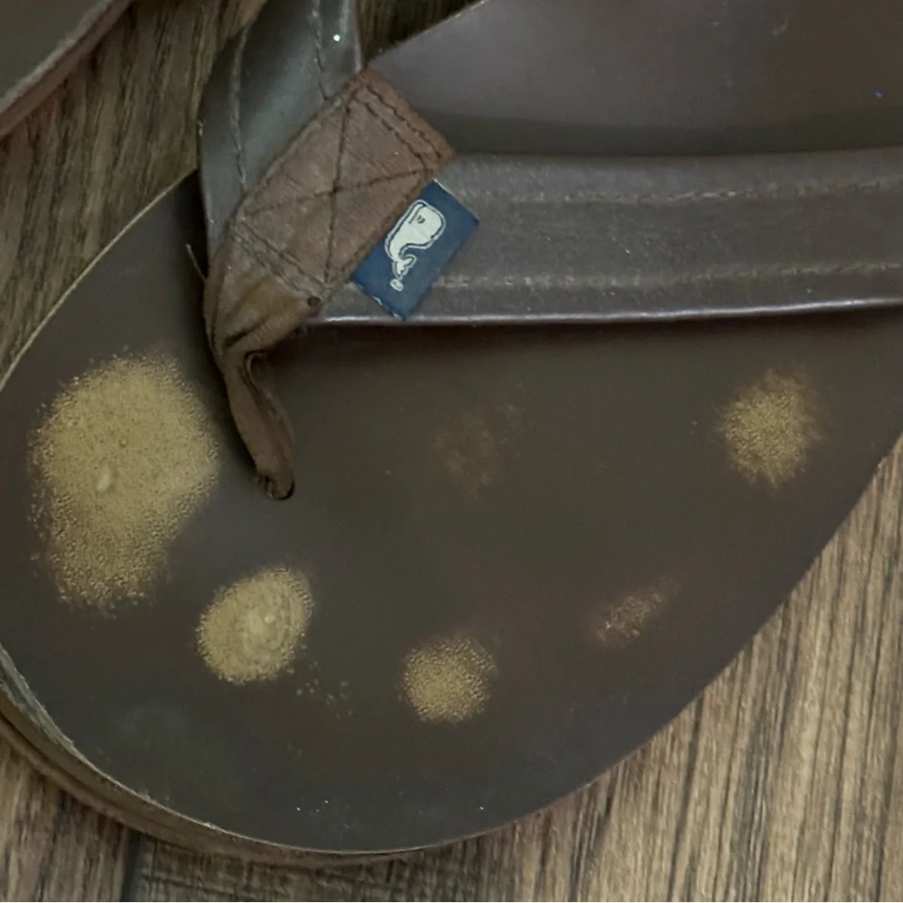 Vineyard Vines Leather Flip Flops